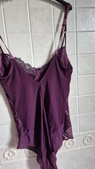 Body in pizzo viola