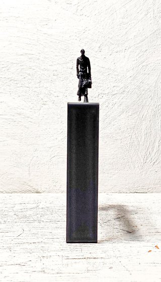 Escultura figura de hierro- Reflejo en Suspensión