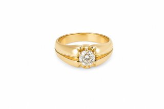 Anillo de oro amarillo con diamante