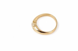 Anillo de oro amarillo con diamante