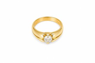 Anillo de oro amarillo con diamante