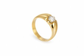 Anillo de oro amarillo con diamante