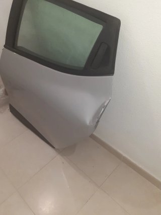 Puerta trasera izquierda Clio 4