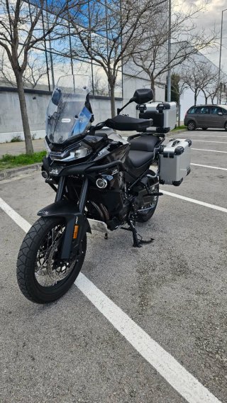 CFMoto 800 MT Explorer Negra y Plata