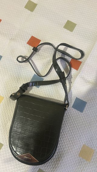 Bolso Parfois verde efecto piel cocodrilo