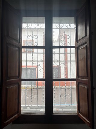 Ventana antigua madera mobila