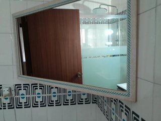 Espejo Madera Natural 70x40 con Adorno Azul