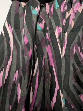 Vestido negro y multicolor
