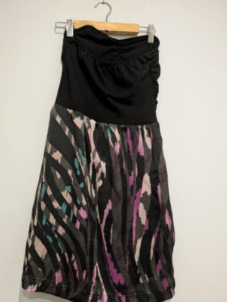 Vestido negro y multicolor
