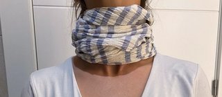 Pañuelo fular rayado azul y blanco. Poco uso.