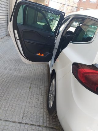 Opel Zafira 2016