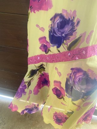 Vestido floral amarillo y morado
