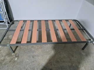Somier 90cm x 190cm Metal y Madera con patas