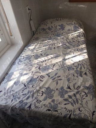 Cama articulada eléctrica buen estado.