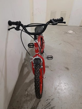 Bicicleta infantil roja Cars
