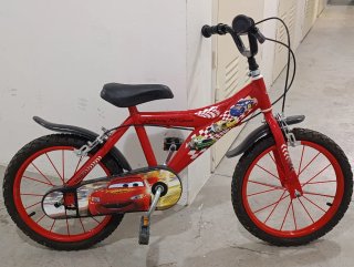 Bicicleta infantil roja Cars