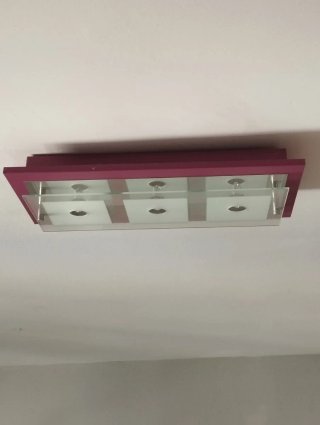 Lámpara de techo morado y cristal