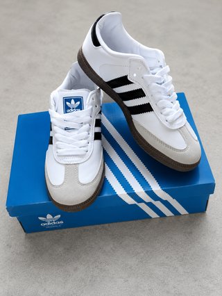 Zapatillas Adidas Samba Beige y Blancas