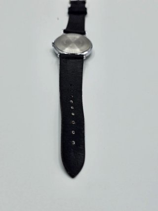 Reloj Timex Correa Negra y Caja Plateada
