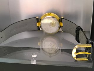 Reloj OMAX Quartz Negro Dorado