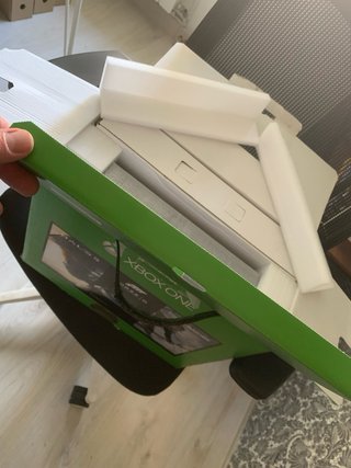 Xbox One 1TB + The Division 2