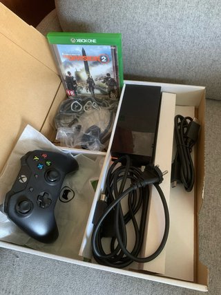 Xbox One 1TB + The Division 2