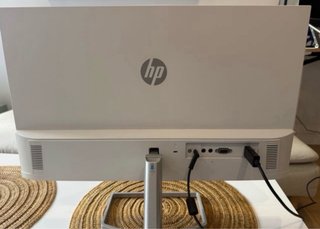Pantalla HP Blanca y Plateada