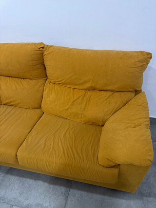 Sofá 2 plazas amarillo mostaza