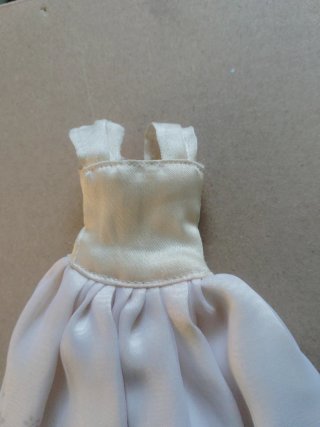 Vestido de muñeca blanco con encaje