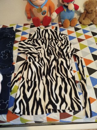 Lote de 2 batas peluche, regalo zapatillas 29-30
