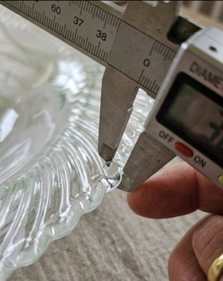 Centrotavola in vetro con decori verdi