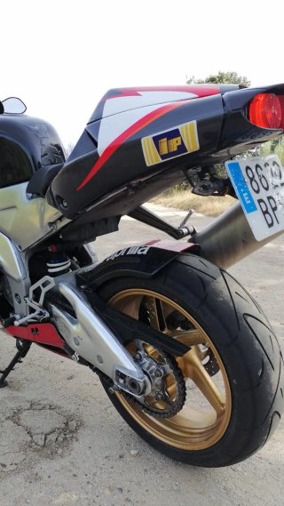 Aprilia RSV 1000 Sportbike