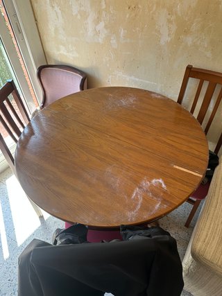 Mesa de comedor redonda con 4 sillas
