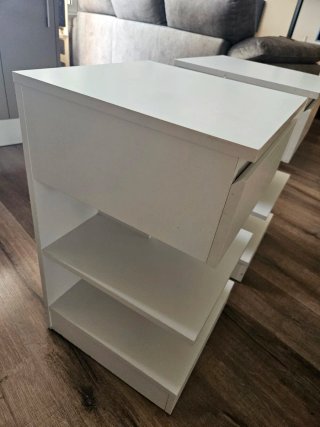 Mesitas de noche blancas