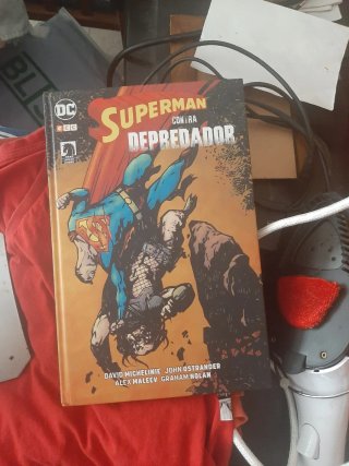 Superman contra Depredador