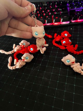 Llavero Mew Articulado