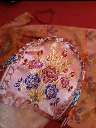 Volcada Fallera bebé color rosa.
