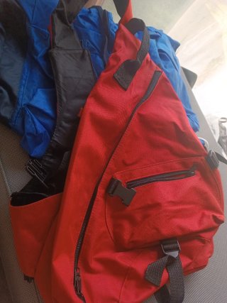 2 Mochilas Azul y Roja 6€ las 2