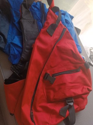 2 Mochilas Azul y Roja 6€ las 2