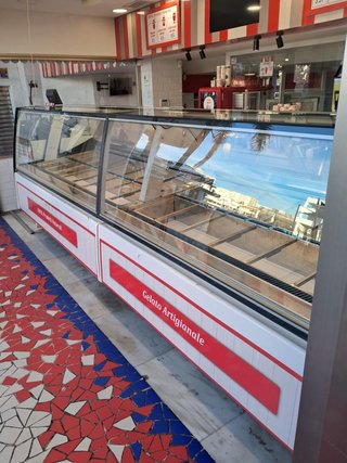 Vitrina de helados en perfecto estado!