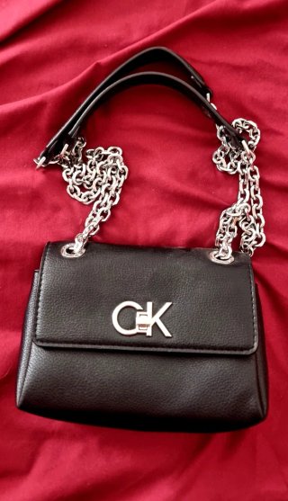 Bolso Calvin Klein Negro Cadena Plata