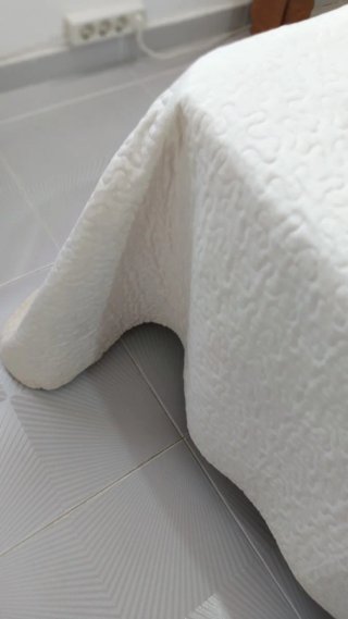 Colcha  cama. 1.50 cms reversible 2 colores