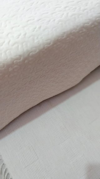Colcha  cama. 1.50 cms reversible 2 colores