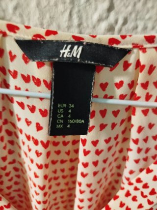 Blusa H&M Corazones Rojos Talla S