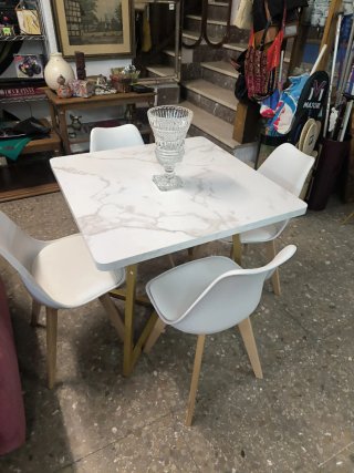 Mesa y 4 Sillas Comedor