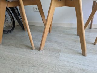 Mesa cristal y 4 sillas madera