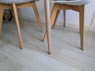 Mesa cristal y 4 sillas madera