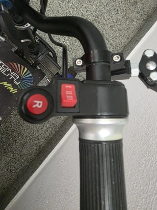 Moto Eléctrica Scooter Negra y Azul