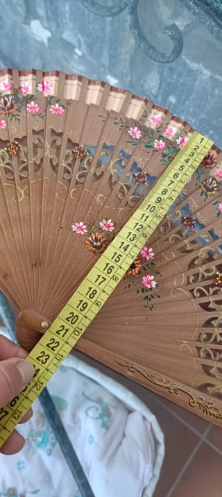 Abanico de madera pintado a mano