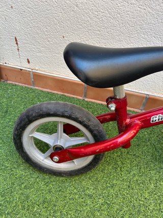 Bicicleta de equilibrio roja Chicco